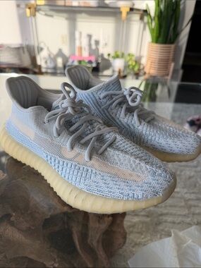 Yeezy Boost 350 V2 Pale Blue Cream Sole Sneakers - men’s size 5.5 women’s size 7
